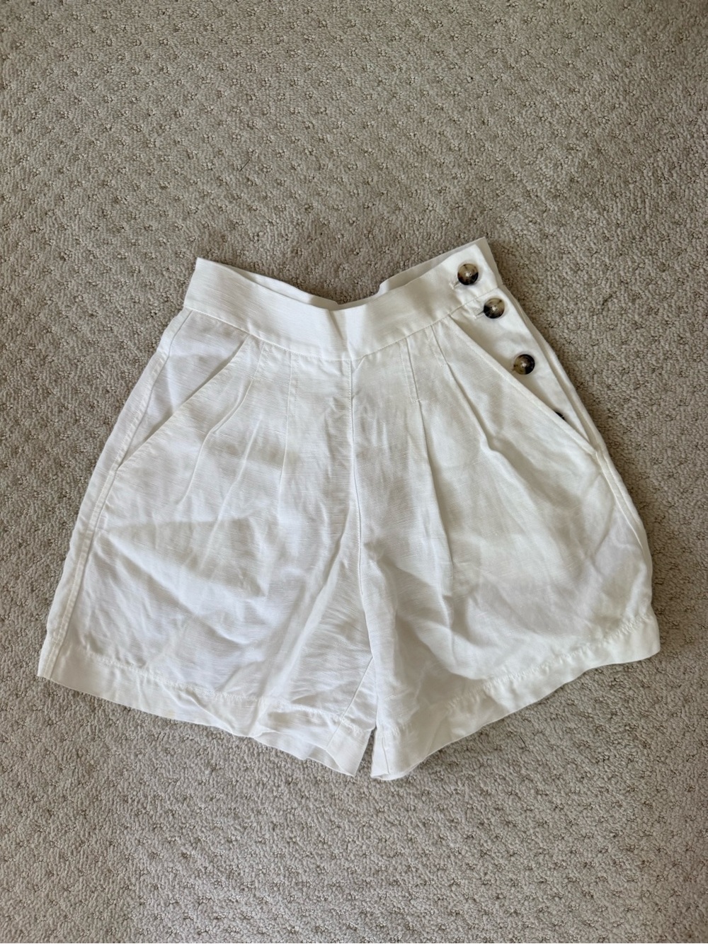 Aritzia linen shorts